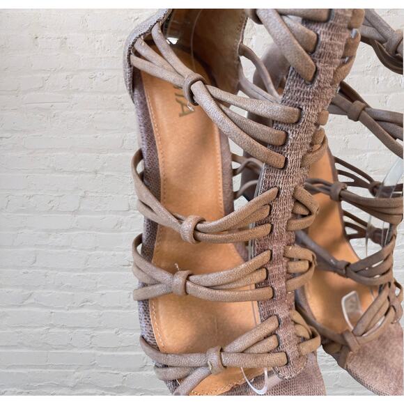 Mia Rich Brown Sexy Strappy Wedge Heels, Zipper, Women's size 10, NWOT - Picture 6 of 8